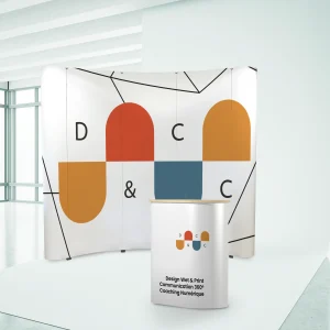 Kit salon exposant 6m2, stand parapluie tissu courbe et comptoir, Un stand d’exposition personnalisé moderne avec des éléments de design abstraits