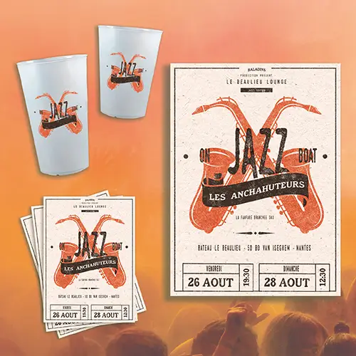 Kit Marketing festival avec affiches de concert et gobelets personnalisés dans une ambiance musicale