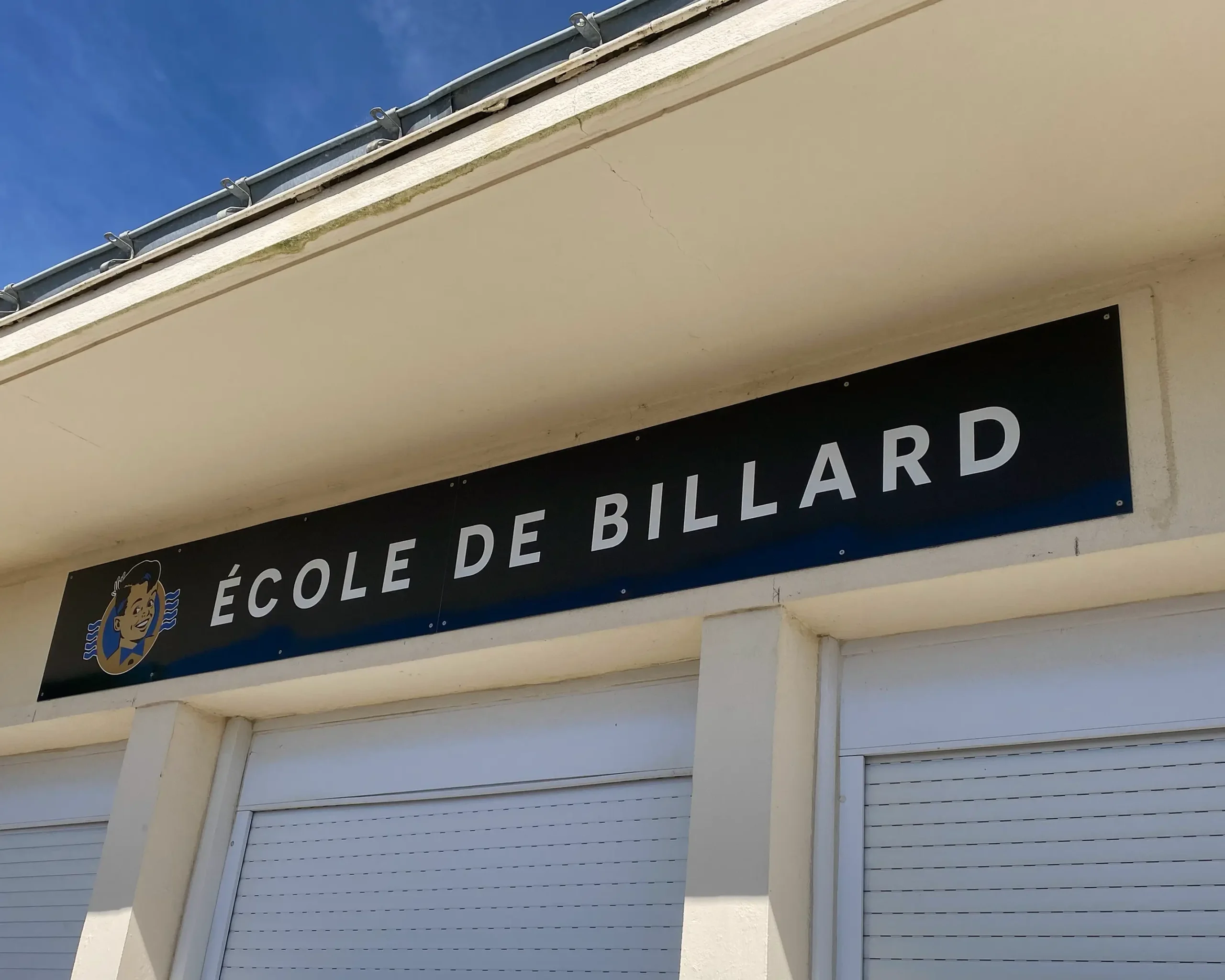 Enseigne en dibond aluminium pour l’École de Billard à La Bernerie-en-Retz réalisée par une agence de communication - Agence Dc&c